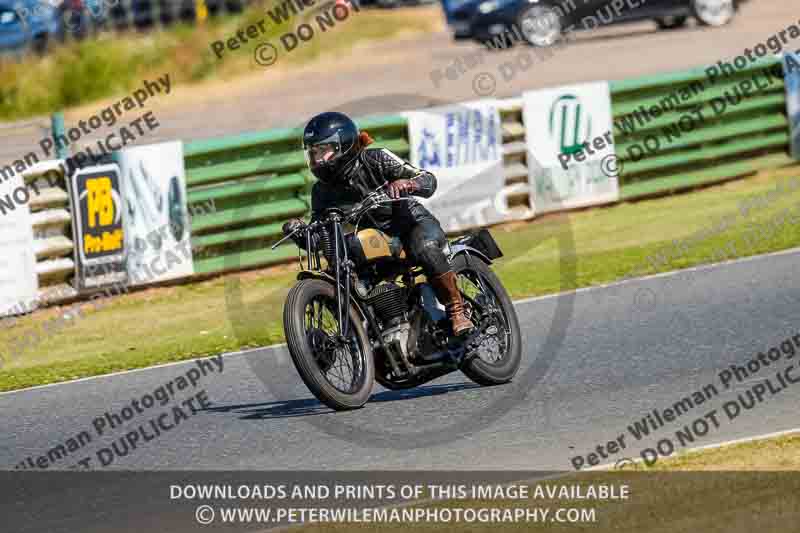 Vintage motorcycle club;eventdigitalimages;mallory park;mallory park trackday photographs;no limits trackdays;peter wileman photography;trackday digital images;trackday photos;vmcc festival 1000 bikes photographs